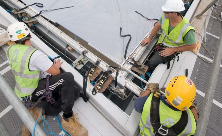 Installation of an ETFE roof 