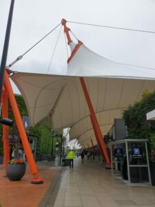 Canopy with masts