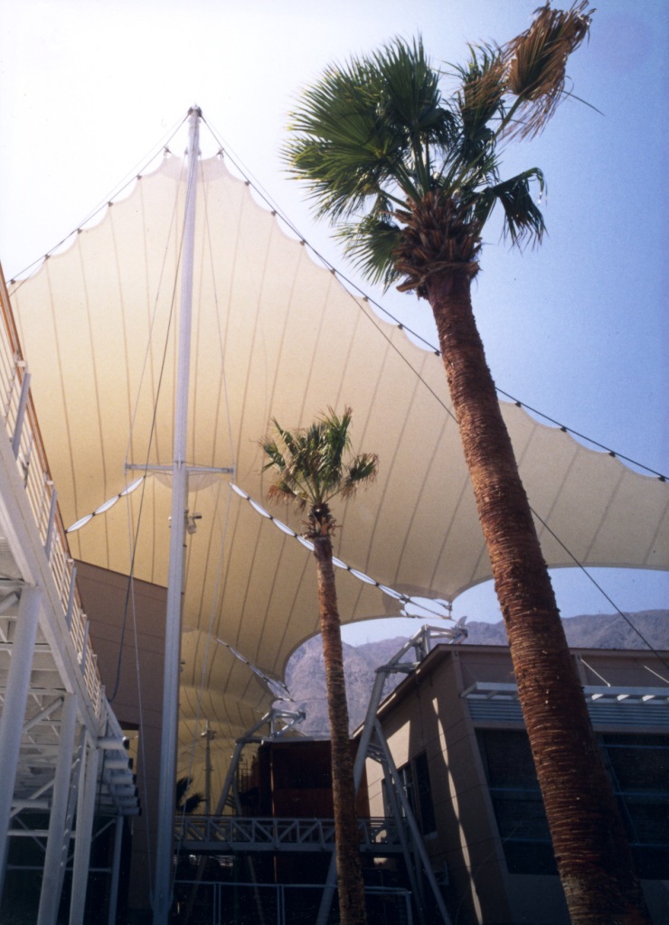 Shopping centre roof made of PTFE glass cloth