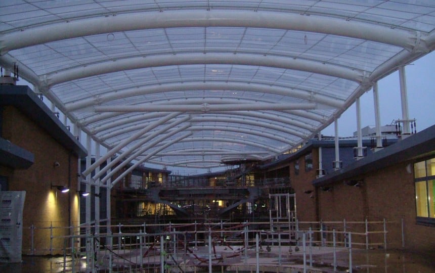 Single layer ETFE roof with cable net